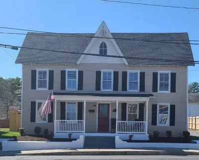 Historic home in downtown Milton w/hot tub. Quick drive to the Delaware beaches! Hotels near Milton Memorial Park