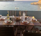 Dream apartment in a top location directly on the beach, with beautiful sea views