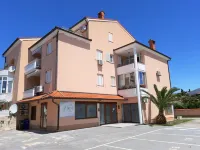 Apartment Medulin, 200 m from the sea, 600 m from the sandy beach Hotels in Medulin