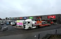 New app. fitted kitchen + parking included