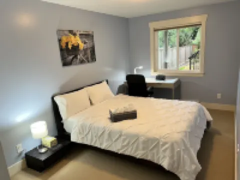 Cozy and bright 2-bedroom home with comfort stay 阿博茨福德酒店