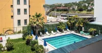 KURTI Hotel - Pool
