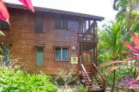 2B/1B Cabana AC and steps to the beach! With sparkling pool & Starlink Wifi