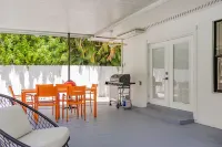 Casa Bella - 5 BR Villa in Miami with Pool, Mini-Golf, Basketball+