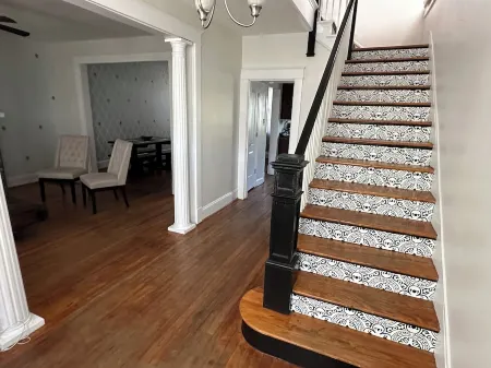 Colorful & Cozy 3-Bedroom Home in RVA Отели рядом с достопримечательностью «The Museum of the Confederacy»