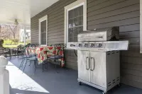 Spacious 4-bedroom vacation home steps to Keuka Lake