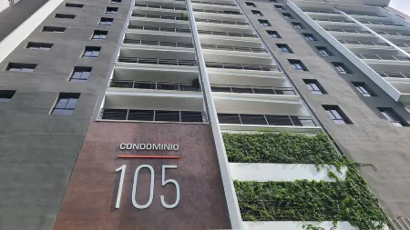 Amazing condo with great view of Volcano and Skyline