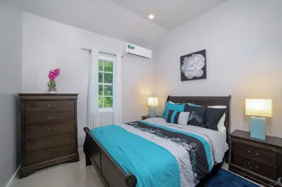 Elegant 1-bedroom apartment with AC and WiFi in Pleasant Buckleys Hotel a 