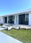 Outdoor Pool with Bar-B-Q & Television, Indoor Pool Table, Indoor Bar, PS5, Etc.