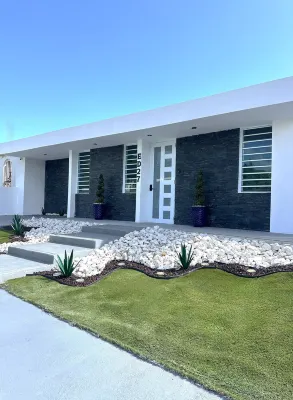 Outdoor Pool with Bar-B-Q & Television, Indoor Pool Table, Indoor Bar, PS5, Etc.