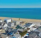 Oceanside cottage home with stunning ocean views