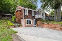 Wayzata Apartment - steps to lake and downtown Hotels in Wayzata