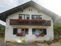 Beautiful large renovated vacation apartment with 3 bedrooms Hotels in Jachenau