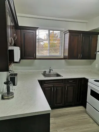 Cozy apartment. Western University & Fanshawe Colleges. It good for business.