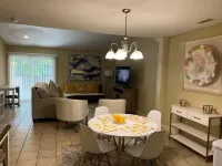 Clean & Comfy 3 BR 2 Bath Townhouse 4 Queen beds