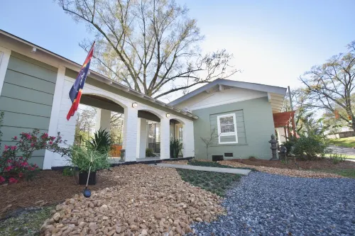 Quant Cottage Hotels in Laurel