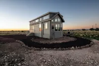 New Tiny Home on Private 1 Acre with Power, AC/Heat, Starlink Internet