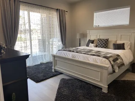 Pool Open year round - Luxury Townhome, great location near Snow canyon, Tuacahn