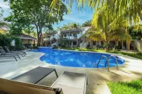 Flor de Limón Pool Condo—Beach & Cafés Steps Away