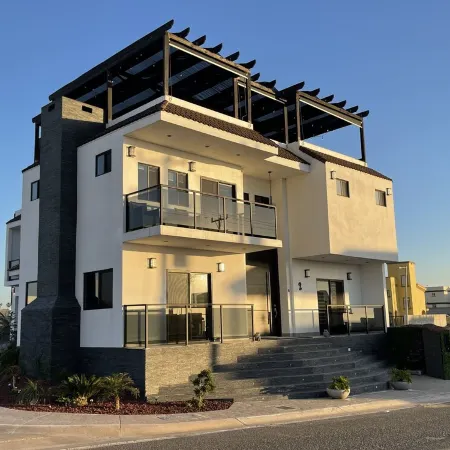 VILLA BLANCA Luxury property,180° Ocean Views.