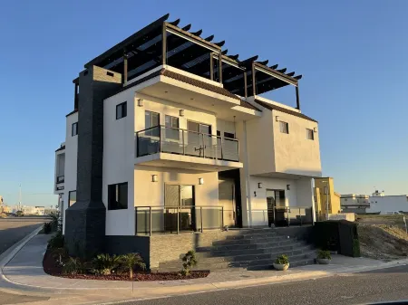 VILLA BLANCA Luxury property,180° Ocean Views.