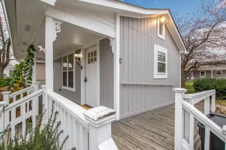 Cozy Private Studio - Close To It All!