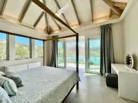 Luxury Pool Villa -260 Degree Dual Bay Views and Walking Distance to Beach Below Hotels in 