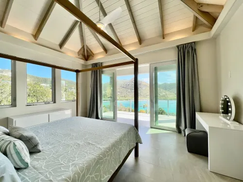 Luxury Pool Villa -260 Degree Dual Bay Views and Walking Distance to Beach Below