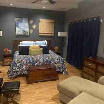 Spacious 2 bedroom 2 bath 10 Minutes to Down Town Rooms