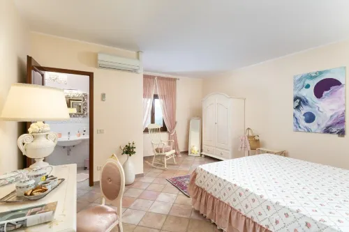 Villa Santo Pietro with Panoramic Private Pool Close to San Gimignano and Golf