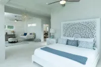 Mykonos - a freshly built Greek inspired Luxury Villa. Hoteles en 