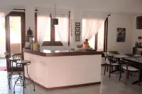 Beach house - 2 plots / 4 suites / large green area / swimming pool / barbecue area