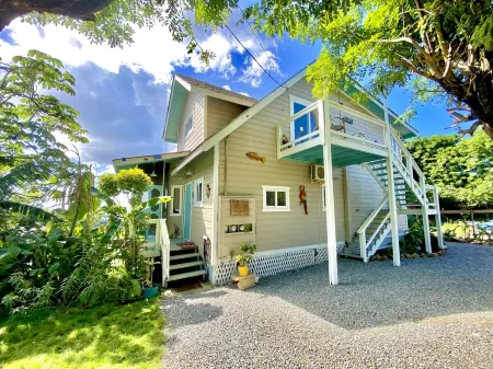 Luxury Ocean View Villa in West Bay Roatan. 3 Bedrooms with Pool & Beach Access