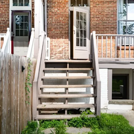 Grant - A Tranquil One Bedroom Steps from River