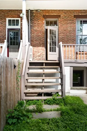 Grant - A Tranquil One Bedroom Steps from River