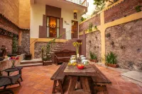 Private Guesthouse in an Old Town Staffed Villa w/Views and Heated Rooftop Pool Hotels in Alta Vista
