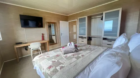 Suite Spacieuse 4 77m2 Offrant une Magnifique vue sur la mer et Les Saintes