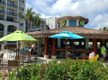 Ocean Breeze and Majestic Views at the Wyndham Resort Río Mar! Отели в г. Мамейес II