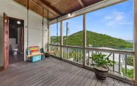 Walk 2 Cruz Bay • 2024 Renovations • W/D • WiFi • Parking • Battery Backup
