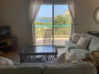 Breezy Hilltop, Hart Bay View, only minutes from town