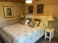 Private Beachfront Home Hotels in der Nähe von Gillam Bay Road