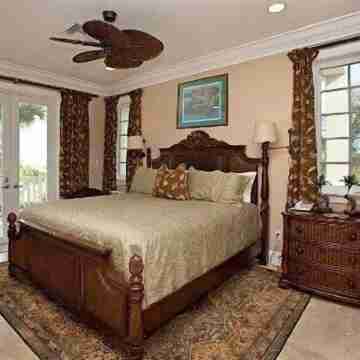 Luxury Home in Feb. Pt. with dip pool, spectacular ocean views, steps to beach Rooms