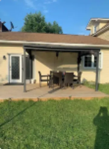 Beautiful Waterfront Cottage with Hot Tub in South Muskoka