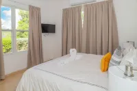 Wake up in paradise at this amazing villa for couples and families Hotels in Piccadilly