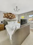 Sleeps 8 Large 4 bed house in Village location with garden & driveway! Hotels near Newark Trent Weir