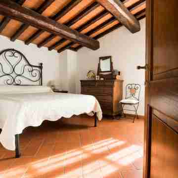 House with garden in the hills of Chianti Rooms