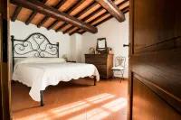 House with garden in the hills of Chianti Hotels in Montespertoli