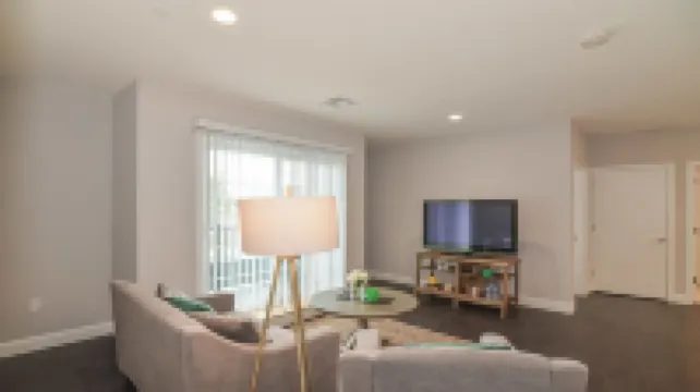 Beautiful new apartment 2bed/2bath Waltham