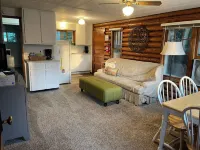 Cozy Cabin in Lake City, just steps from the beach!