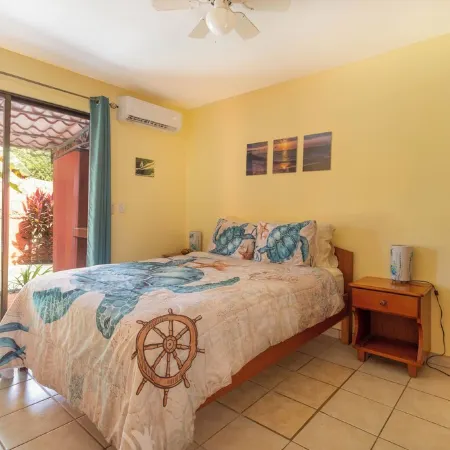 Las Palmas Oasis: One Bedroom w/ Loft, NEW Kitchen!